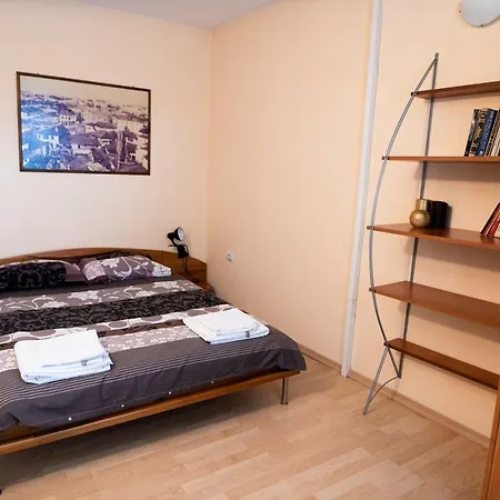 Maisonette 169 *